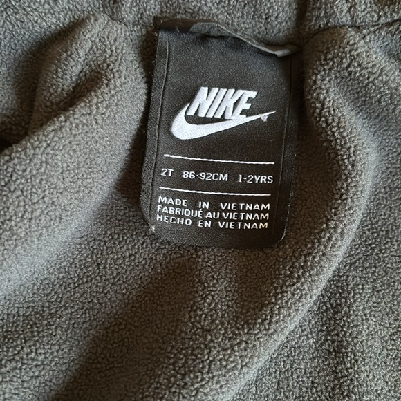 Toddler Nike jacket and T-shirt bundle - Picture 4 of 6